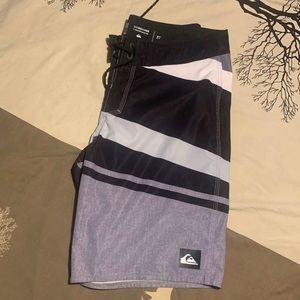 Mens QuickSilver Boardshorts Size 32